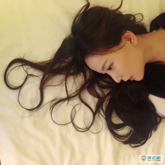 王珞丹深夜晒自拍 王珞丹深夜晒自拍