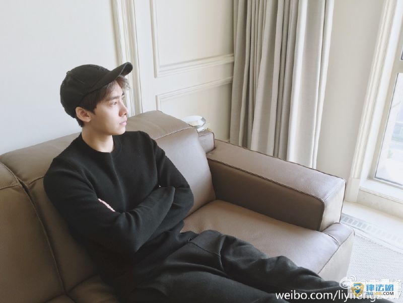 李易峰最新消息:驾700万兰博基尼出车祸 被曝疑似酒驾 临时车牌过期违规行驶 李易峰个人资料 李易峰最新消息:驾700万兰博基尼出车祸 被曝疑似酒驾 临时车牌过期违规行驶 李易峰个人资料