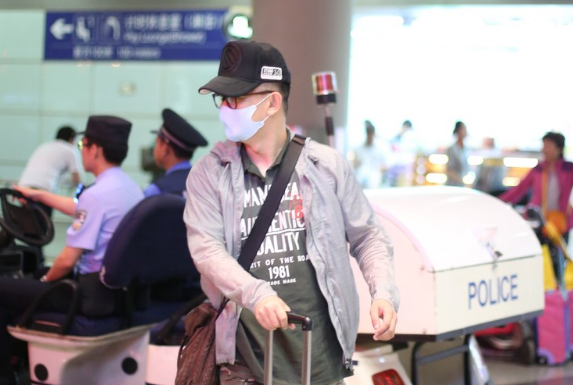揭露“嫖娼门”两年后黄海波首次露面原因 黄海波这两年都做了什么 揭露“嫖娼门”两年后黄海波首次露面原因 黄海波这两年都做了什么