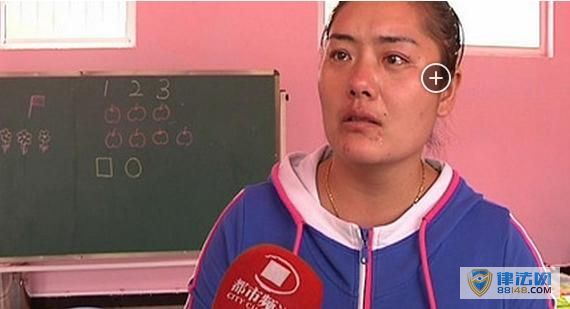 ׶԰̬Ůʦ巣ѧͷײǽ У쵼δ¶