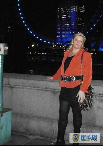 女子让水蛭爬满全身“排毒” 称能减肥提高性欲 女子让水蛭爬满全身“排毒” 称能减肥提高性欲