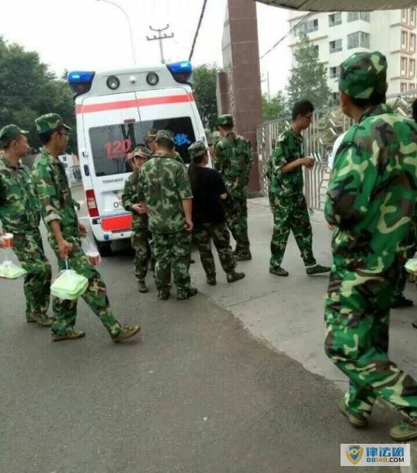 兰州一高校军训发生教官打学生事件最新消息 教官鞠躬道歉并将受处分 兰州一高校军训发生教官打学生事件最新消息 教官鞠躬道歉并将受处分