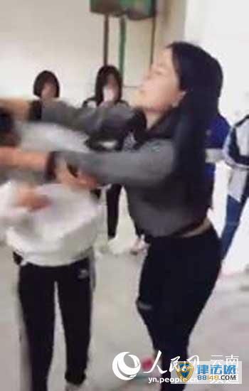 һŮУ԰ 10ͬѧַŹ 4ӱ20ǶƵع