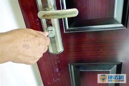 快递员送货时与户主起争执 报警称被殴打索要千元赔偿 威胁恐吓户主称你女儿很漂亮 不敢要求开除快递员 快递员送货时与户主起争执 报警称被殴打索要千元赔偿 威胁恐吓户主称你女儿很漂亮 不敢要求开除快递员