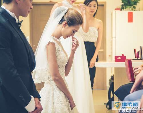 󶫱ͷ ˭ 󶫸 󶫻ɴ