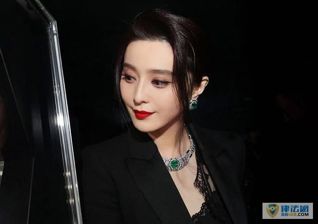 范冰冰为什么不敢公开露耳朵 范冰冰耳朵被系精灵耳几乎没有耳垂且耳骨突出 范冰冰耳朵图片 范冰冰为什么不敢公开露耳朵 范冰冰耳朵被系精灵耳几乎没有耳垂且耳骨突出 范冰冰耳朵图片